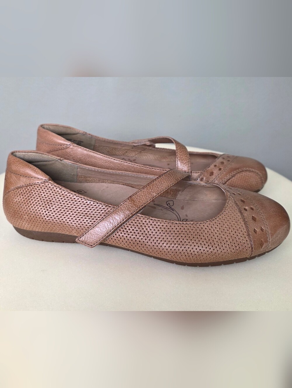 Taos Boho Scamp Perforated Leather Mary Jane Flats - Tan - Size 7.5 - Like New! - Picture 8 of 17